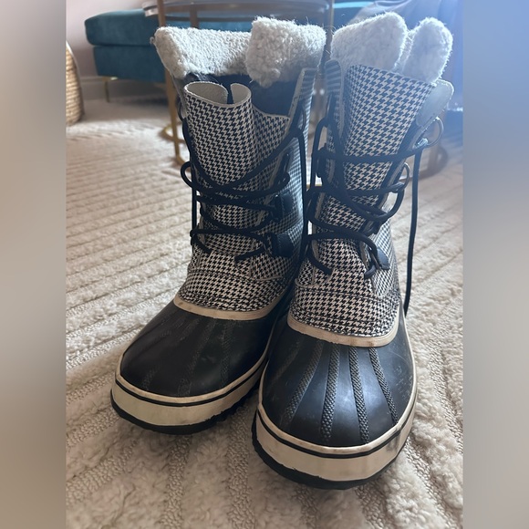 Sorel Winter Boots Womens Mens Size 11 Fits 9.5-10 Houndstooth Black White Warm - Picture 1 of 8